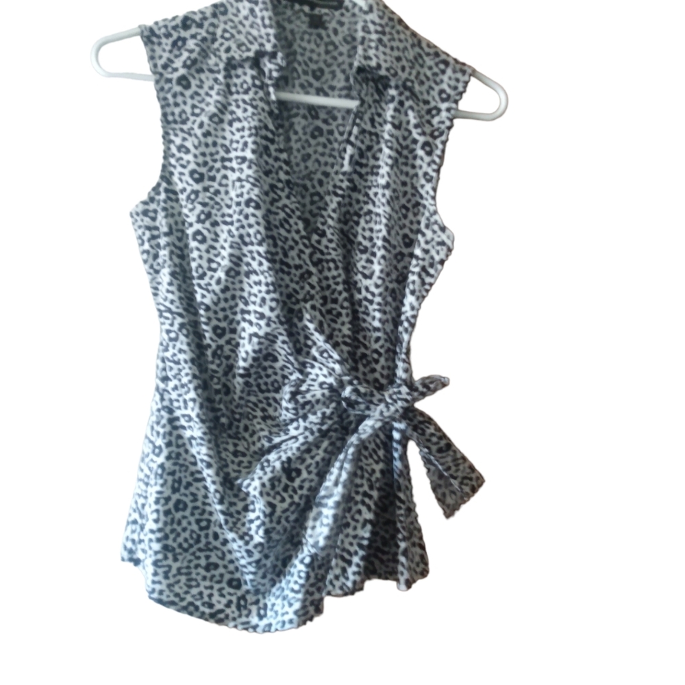 Express tops tie front blouse collar black/white